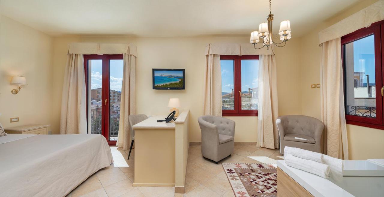 Hotel Regina Elena Олбия Екстериор снимка