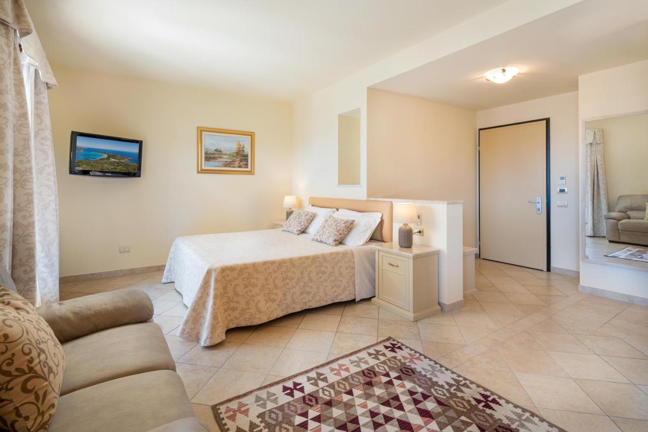 Hotel Regina Elena Олбия Екстериор снимка