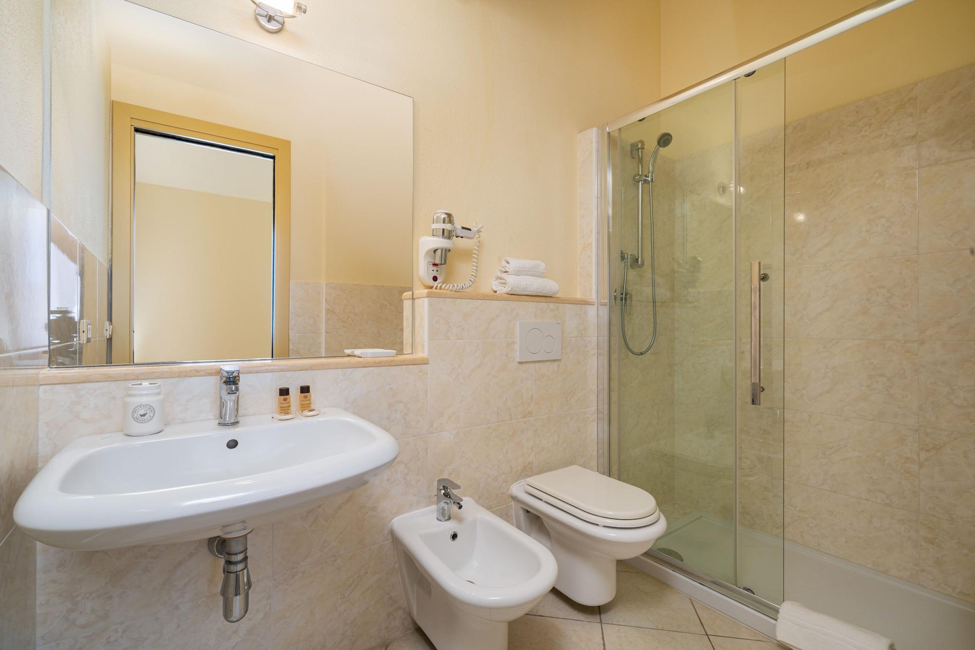 Hotel Regina Elena Олбия Екстериор снимка