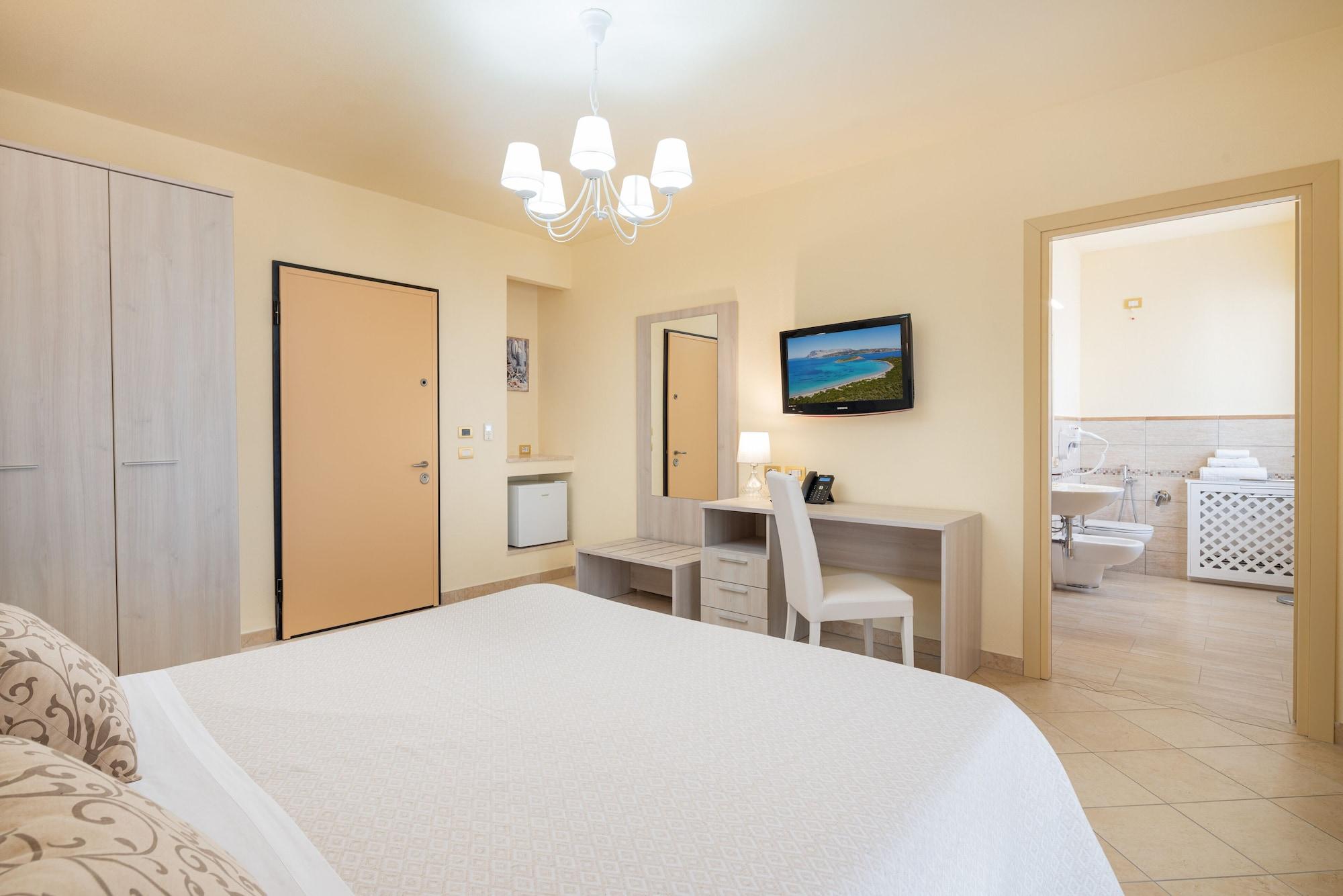 Hotel Regina Elena Олбия Екстериор снимка