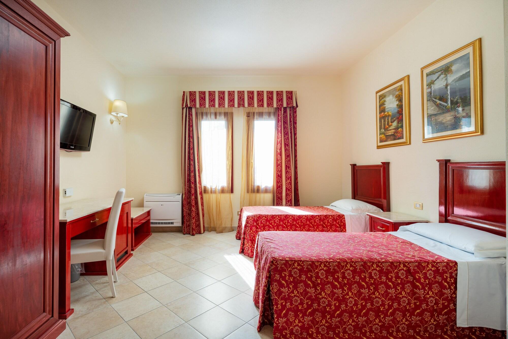 Hotel Regina Elena Олбия Екстериор снимка
