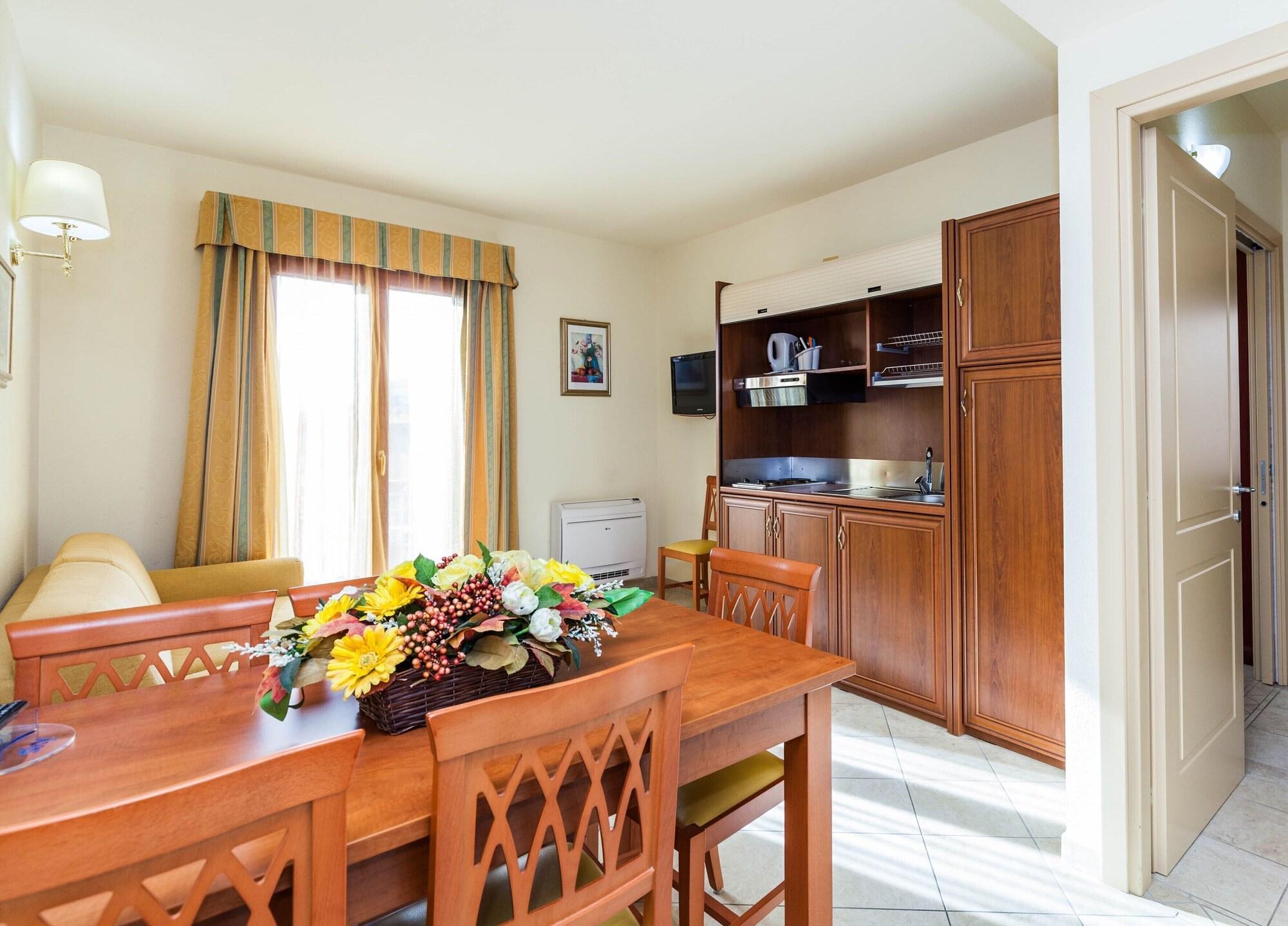 Hotel Regina Elena Олбия Екстериор снимка